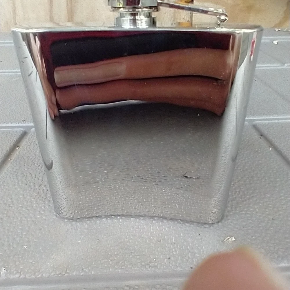 Stainless steel 6 oz. Hip flask. See pics for full - Picture 2 of 12